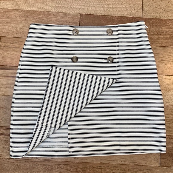 LOFT Pinstriped Mini Skirt Sz. 8 - Picture 3 of 6